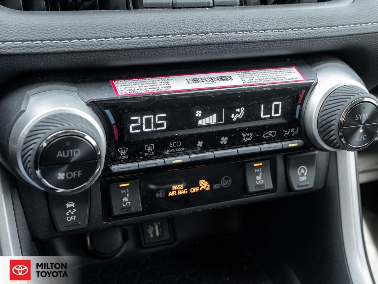 2025 Toyota RAV4 LEATHER SUNROOF REMOTE CONNECT ONE OWNER TCUV XLE Photo