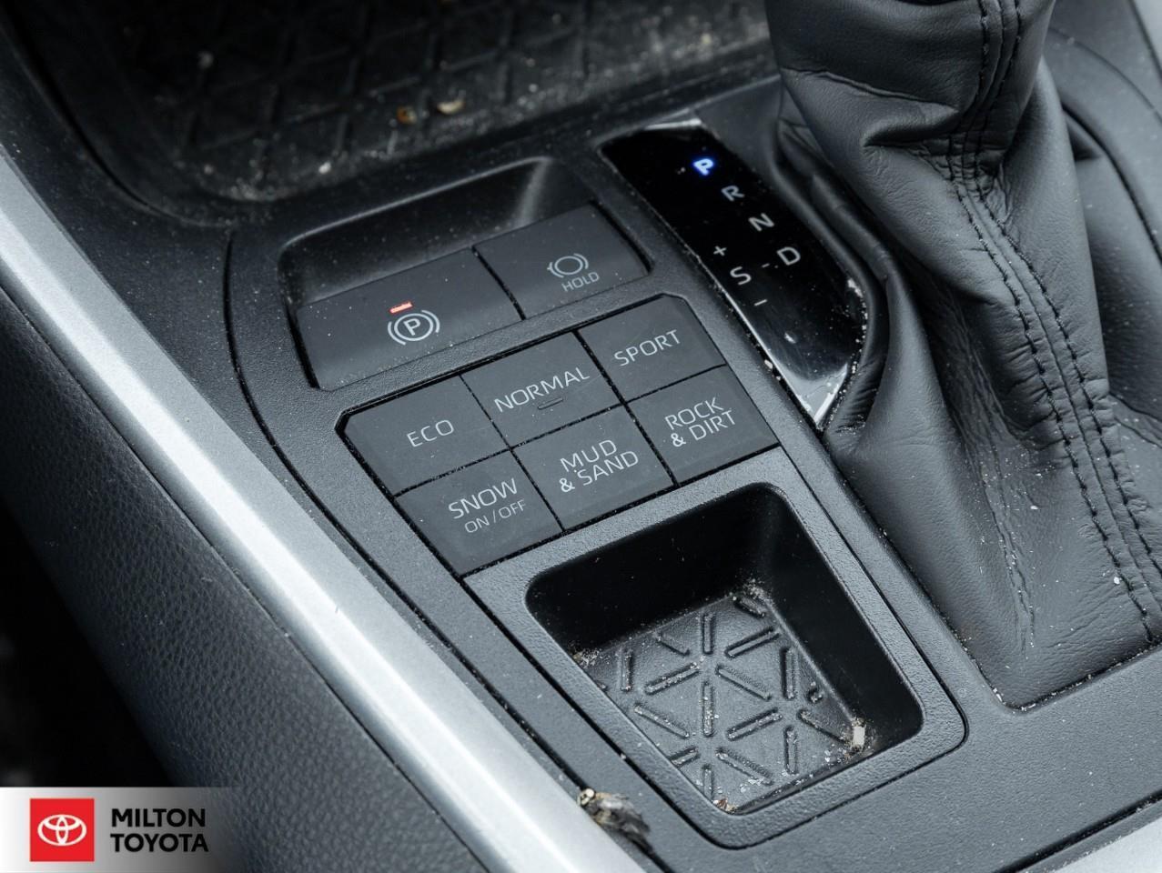 2025 Toyota RAV4 LEATHER SUNROOF REMOTE CONNECT ONE OWNER TCUV XLE Photo