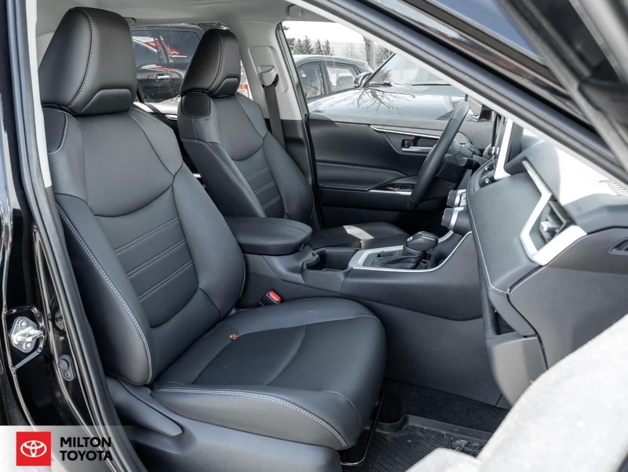 2025 Toyota RAV4 LEATHER SUNROOF REMOTE CONNECT ONE OWNER TCUV XLE Photo