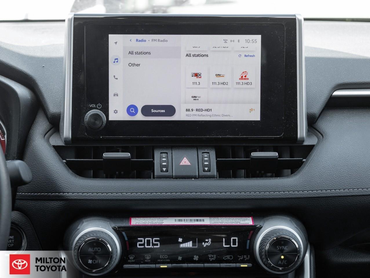 2025 Toyota RAV4 LEATHER SUNROOF REMOTE CONNECT ONE OWNER TCUV XLE Photo