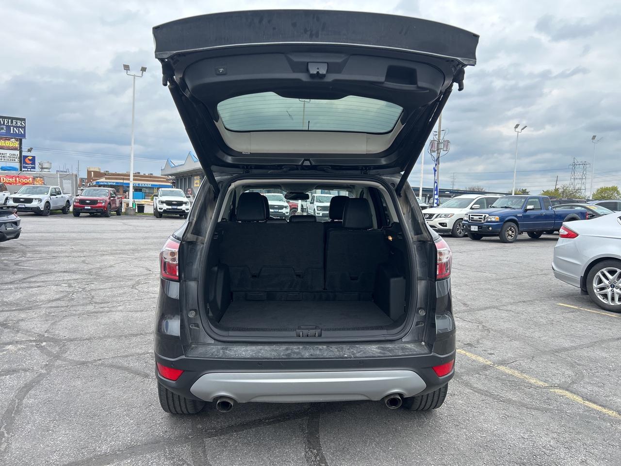 2018 Ford Escape SEL FWD 1.5L PANO ROOF LEATHER ADAPTIVE CRUISE Photo