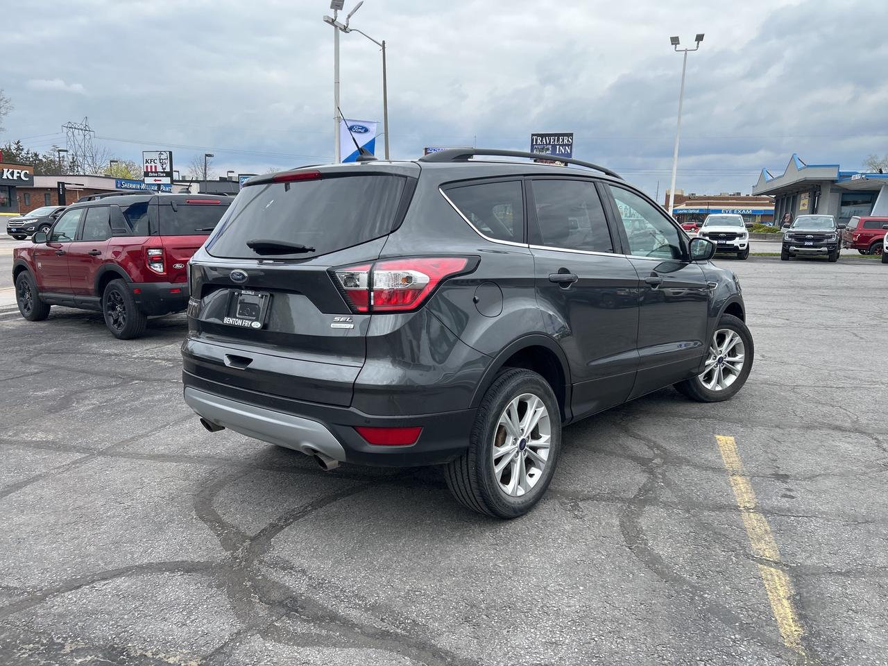 2018 Ford Escape SEL FWD 1.5L PANO ROOF LEATHER ADAPTIVE CRUISE Photo