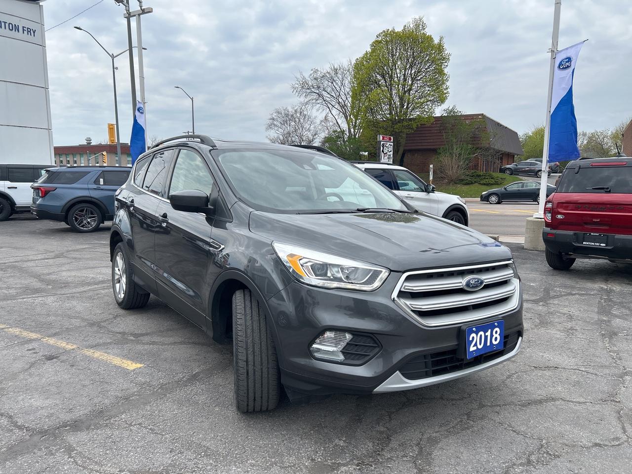 2018 Ford Escape SEL FWD 1.5L PANO ROOF LEATHER ADAPTIVE CRUISE Photo