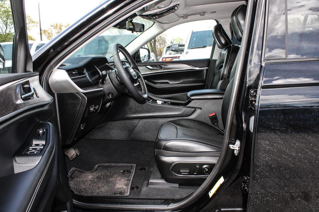 2023 Jeep Grand Cherokee L Grand L Limited  Gps SiriusXM Moonroof BkpCam HtdS Photo