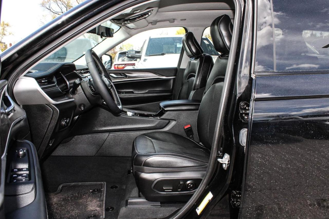 2023 Jeep Grand Cherokee L Grand L Limited  Gps SiriusXM Moonroof BkpCam HtdS Photo