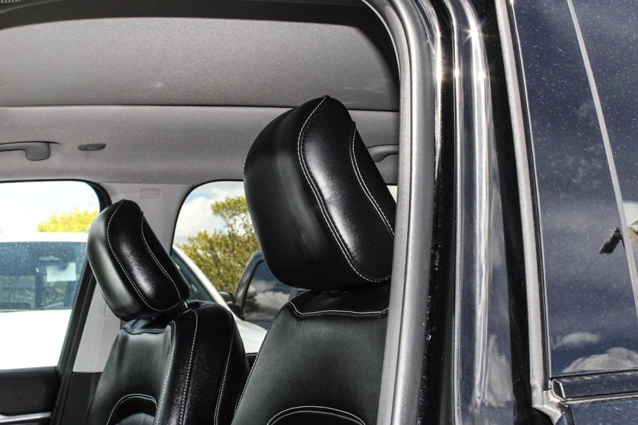 2023 Jeep Grand Cherokee L Grand L Limited  Gps SiriusXM Moonroof BkpCam HtdS Photo