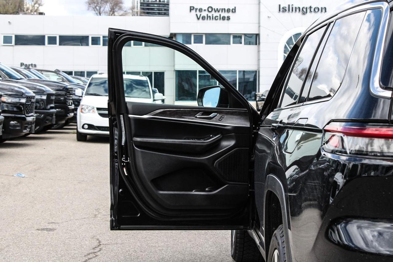 2023 Jeep Grand Cherokee L Grand L Limited  Gps SiriusXM Moonroof BkpCam HtdS Photo