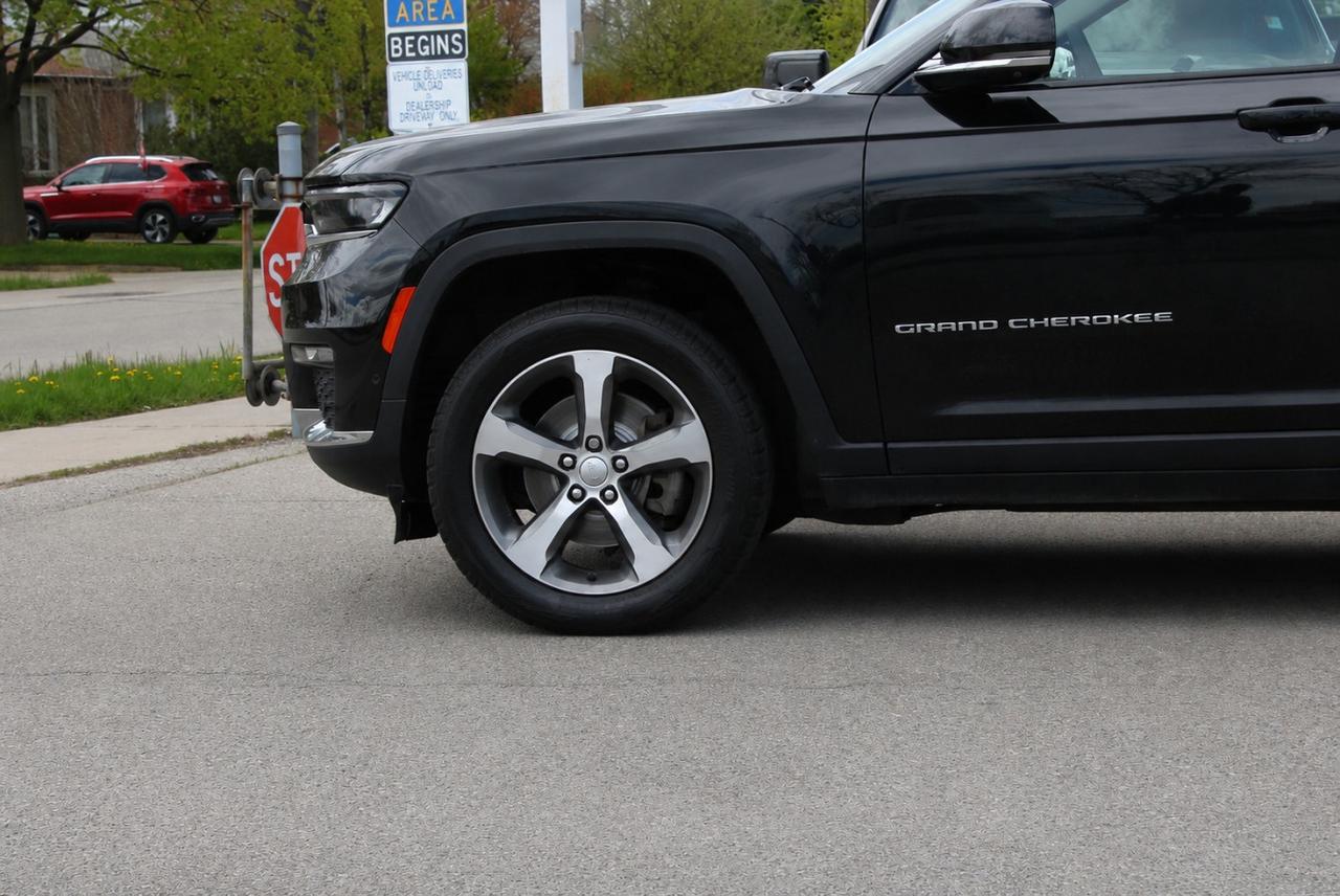 2023 Jeep Grand Cherokee L Grand L Limited  Gps SiriusXM Moonroof BkpCam HtdS Photo