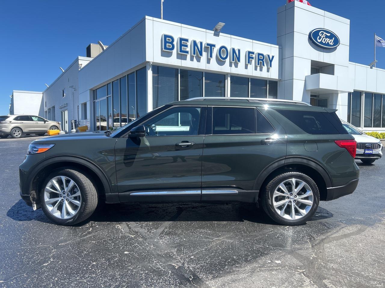 2023 Ford Explorer PLATINUM 3.0L ECOBOOST TECH PKG TOW CLASS IV ADAPT Photo