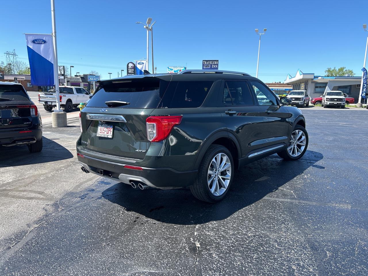 2023 Ford Explorer PLATINUM 3.0L ECOBOOST TECH PKG TOW CLASS IV ADAPT Photo4