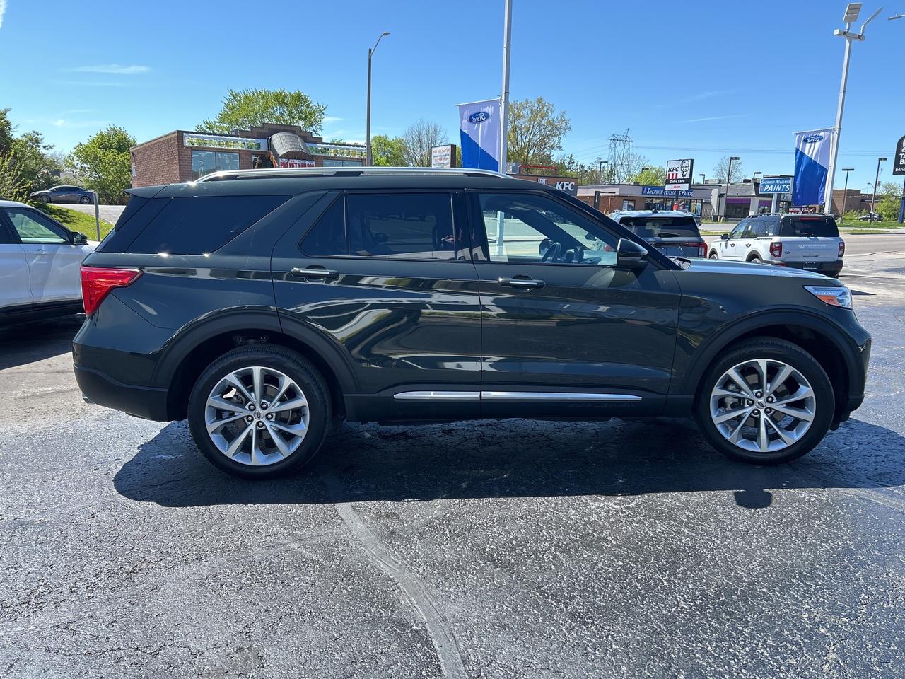 2023 Ford Explorer PLATINUM 3.0L ECOBOOST TECH PKG TOW CLASS IV ADAPT Photo