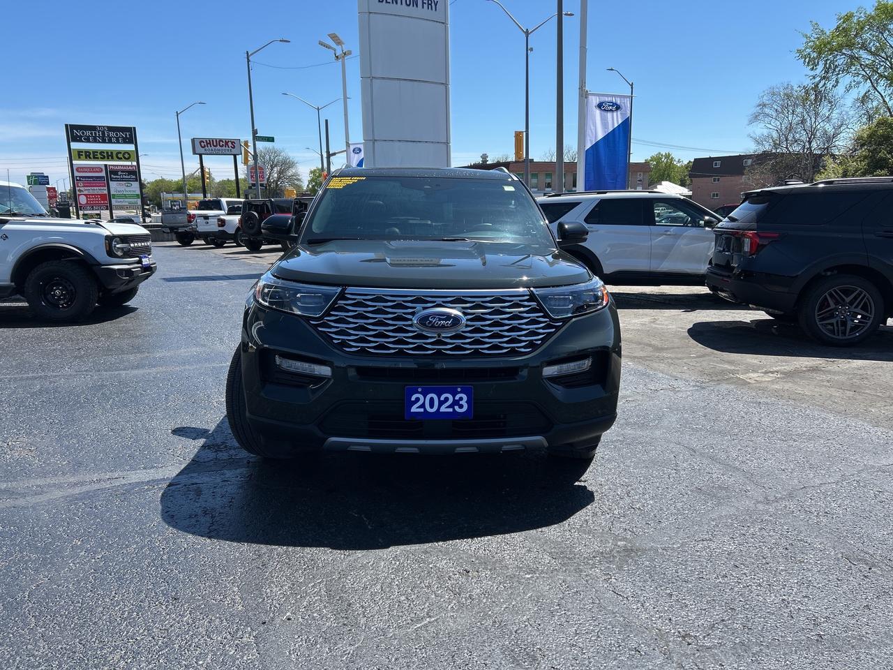 2023 Ford Explorer PLATINUM 3.0L ECOBOOST TECH PKG TOW CLASS IV ADAPT Photo