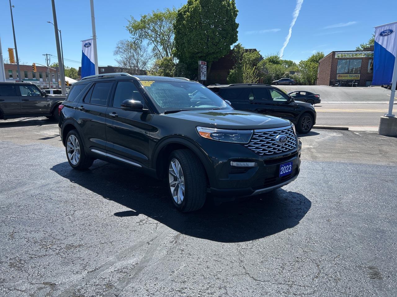 2023 Ford Explorer PLATINUM 3.0L ECOBOOST TECH PKG TOW CLASS IV ADAPT Photo