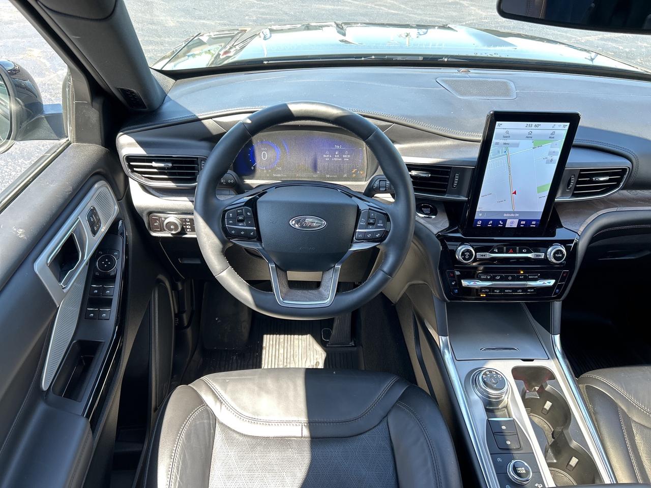 2023 Ford Explorer PLATINUM 3.0L ECOBOOST TECH PKG TOW CLASS IV ADAPT Photo