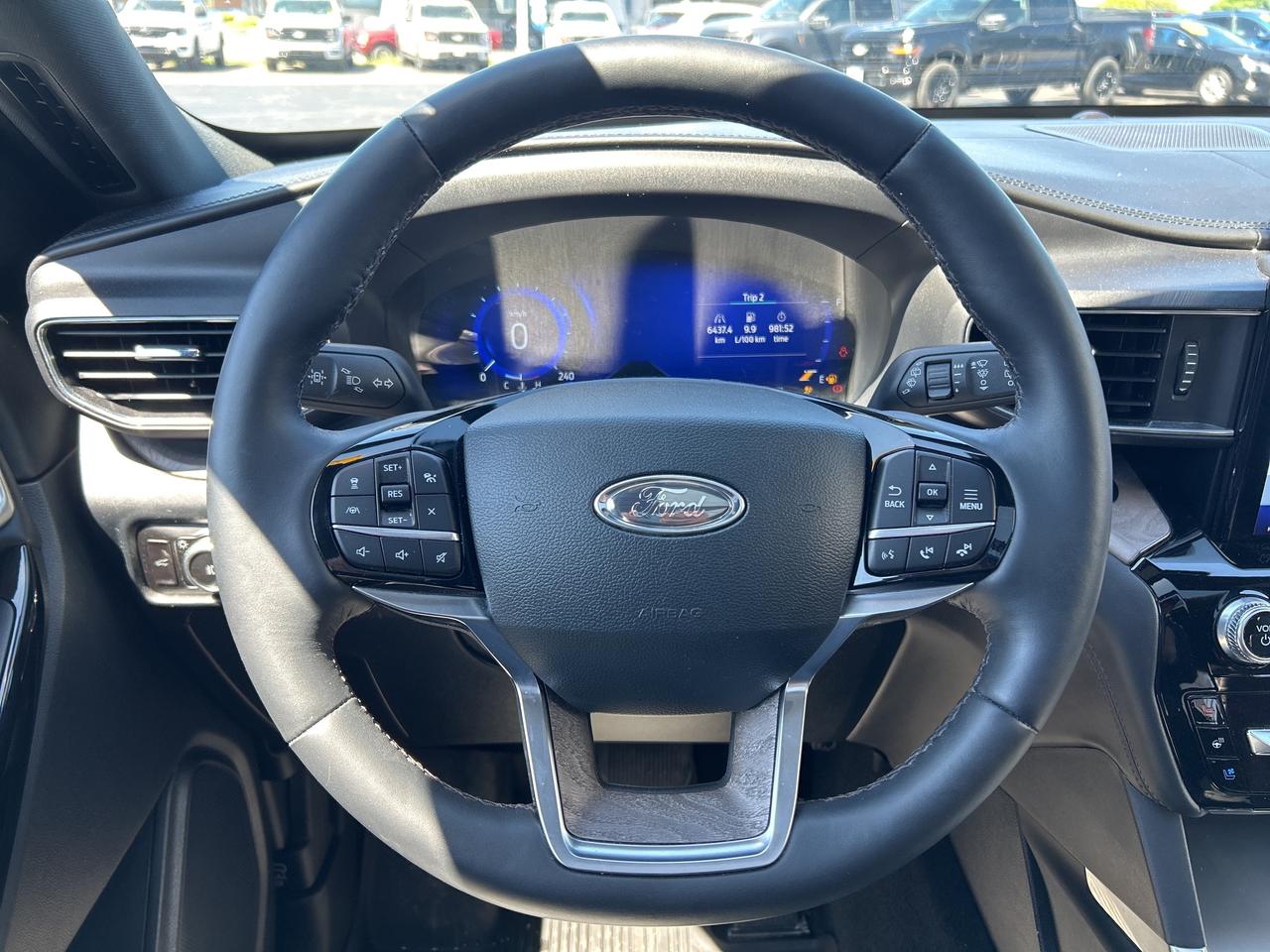 2023 Ford Explorer PLATINUM 3.0L ECOBOOST TECH PKG TOW CLASS IV ADAPT Photo