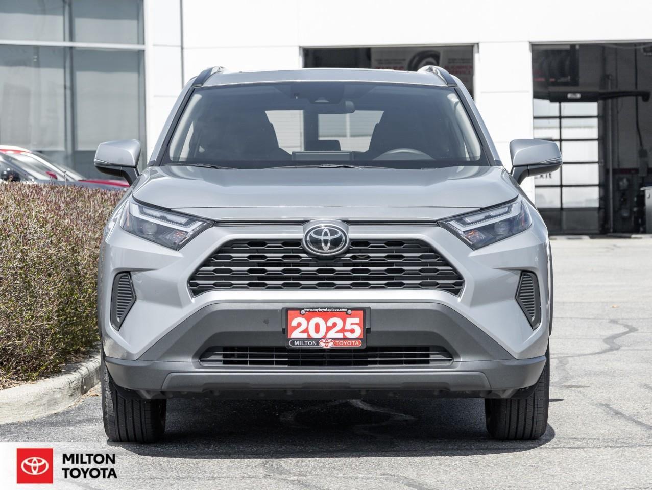 2025 Toyota RAV4 Hybrid SUNROOF CARPLAY HEATED STEERING ONE OWNER TCUV XLE Photo