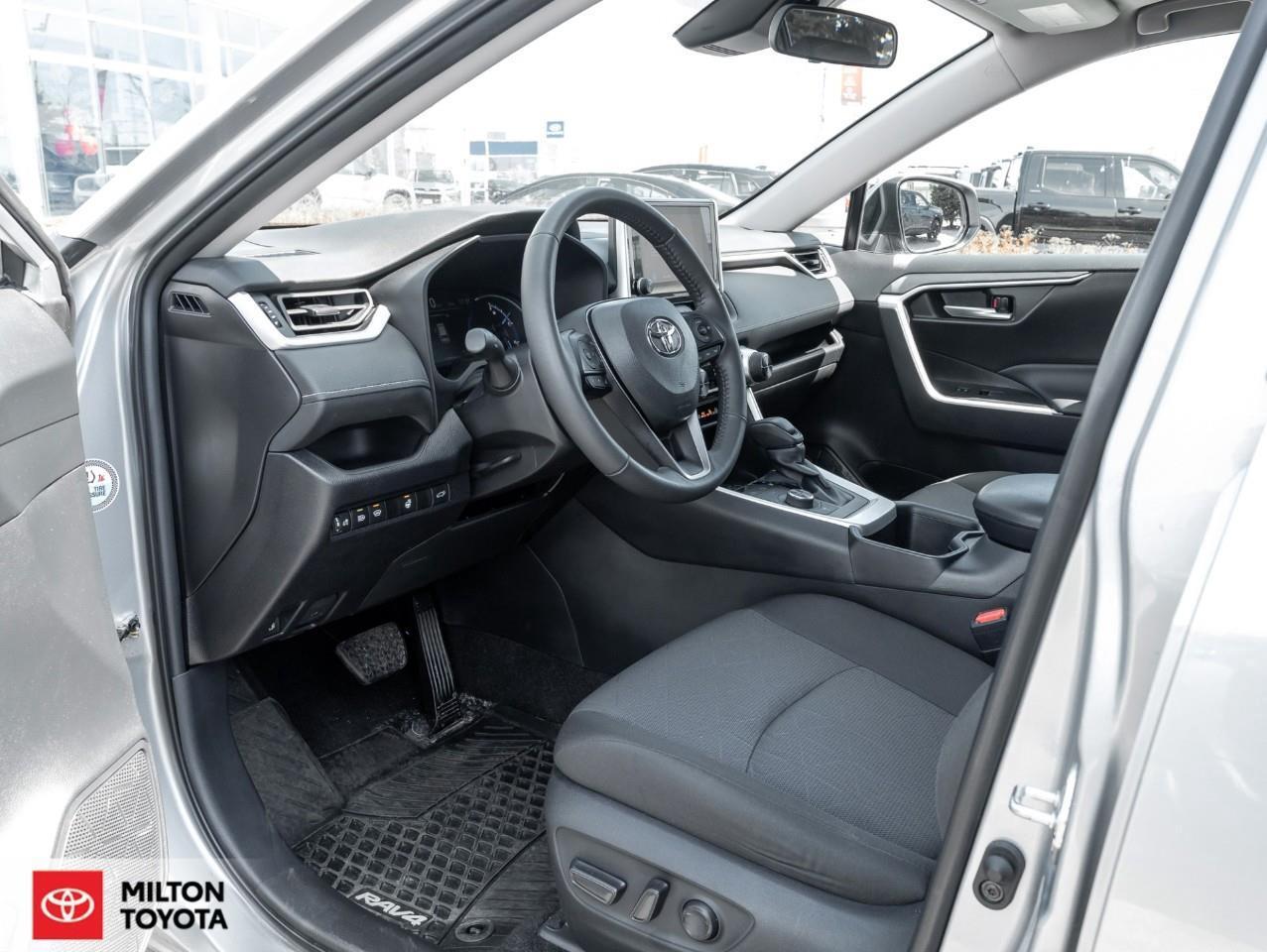2025 Toyota RAV4 Hybrid SUNROOF CARPLAY HEATED STEERING ONE OWNER TCUV XLE Photo