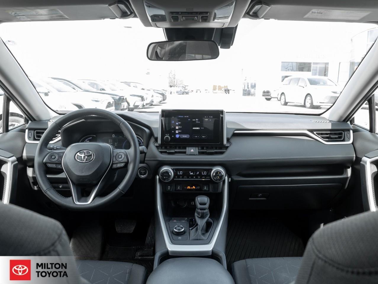 2025 Toyota RAV4 Hybrid SUNROOF CARPLAY HEATED STEERING ONE OWNER TCUV XLE Photo
