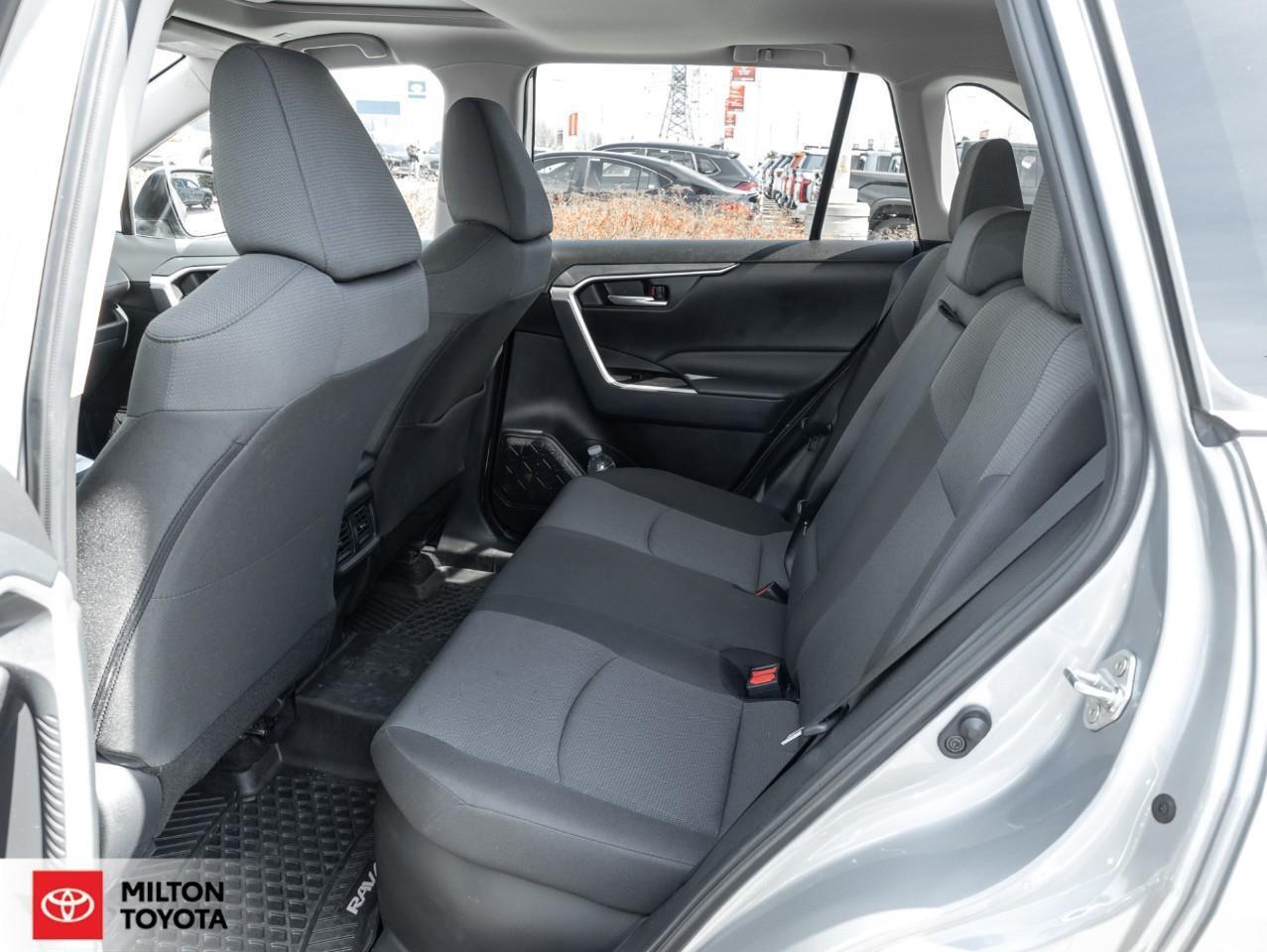 2025 Toyota RAV4 Hybrid SUNROOF CARPLAY HEATED STEERING ONE OWNER TCUV XLE Photo