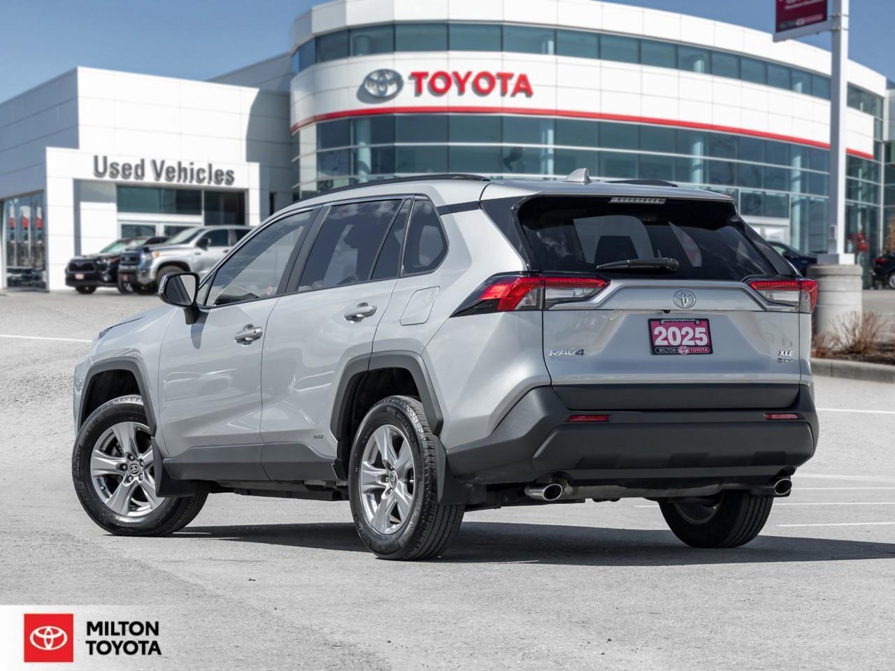 2025 Toyota RAV4 Hybrid SUNROOF CARPLAY HEATED STEERING ONE OWNER TCUV XLE Photo4