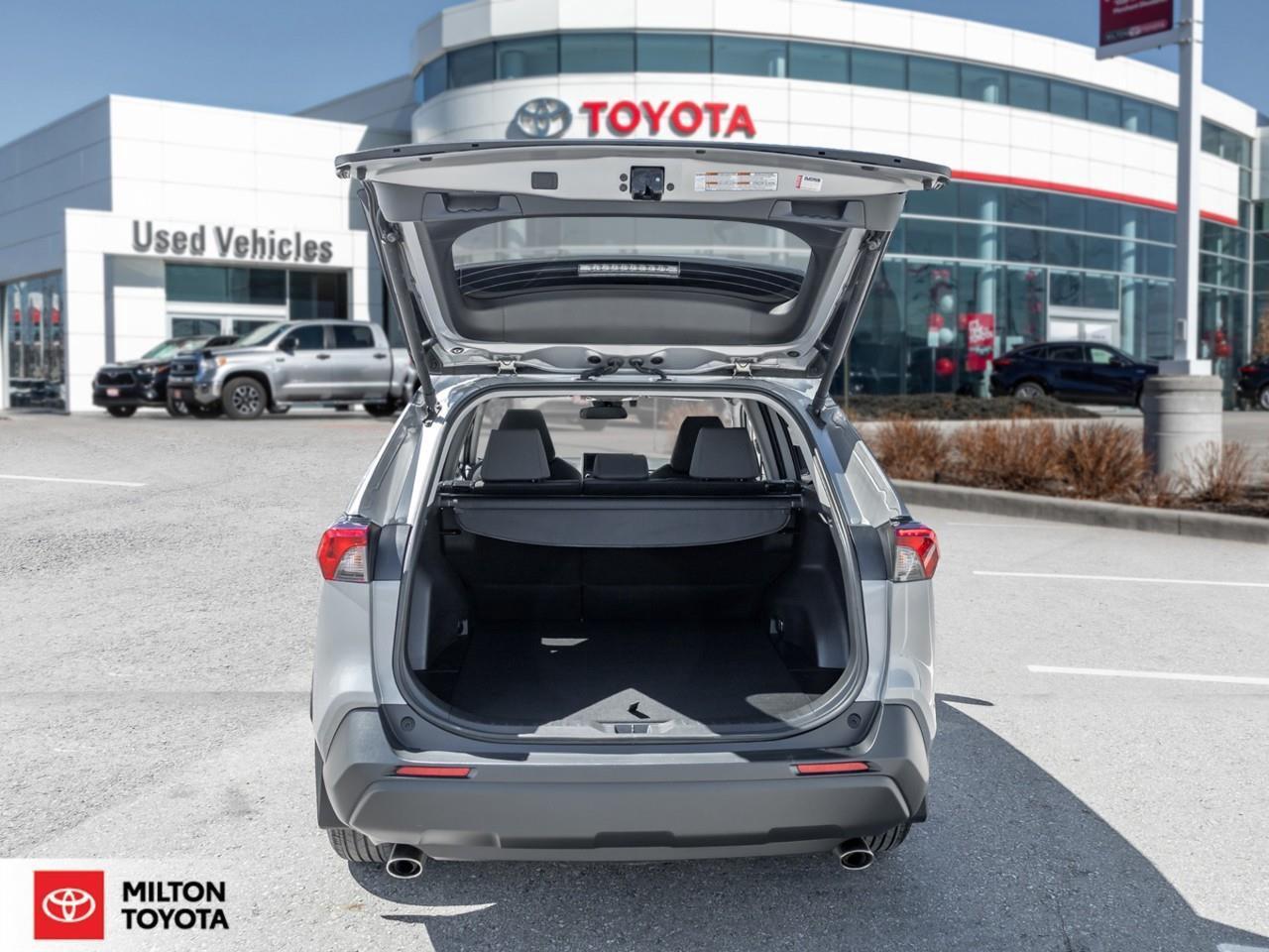 2025 Toyota RAV4 Hybrid SUNROOF CARPLAY HEATED STEERING ONE OWNER TCUV XLE Photo