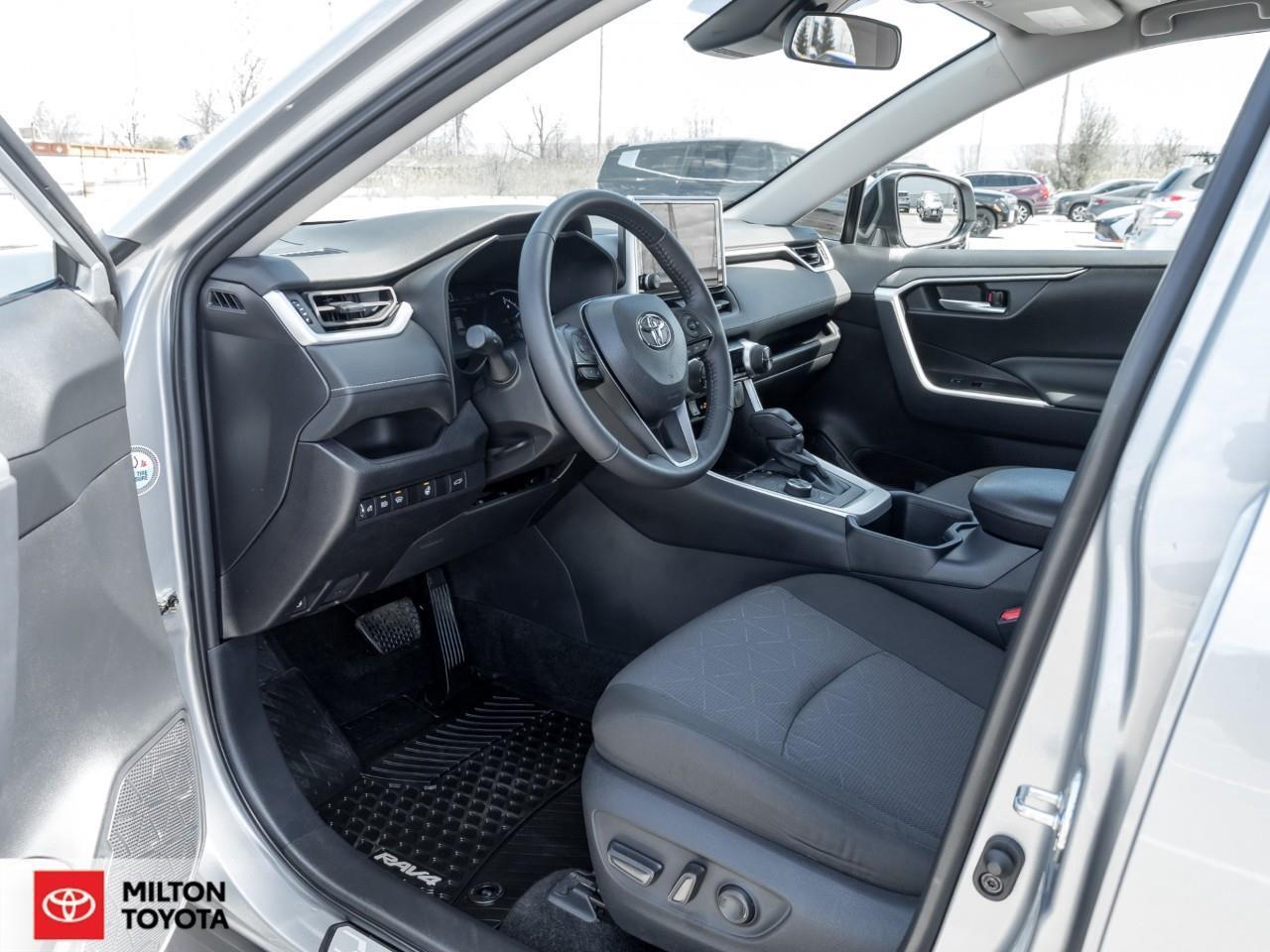 2025 Toyota RAV4 Hybrid SUNROOF CARPLAY HEATED STEERING ONE OWNER TCUV XLE Photo