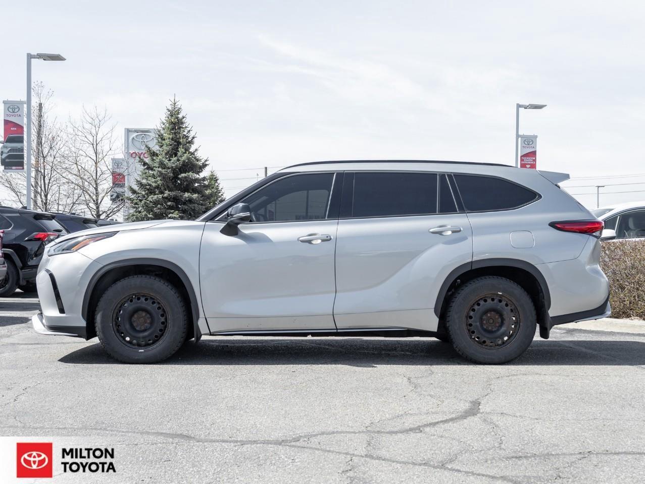 2022 Toyota Highlander LEATHER HEATED STEERING SUNROOF ONE OWNER 7 PASSEN Photo2