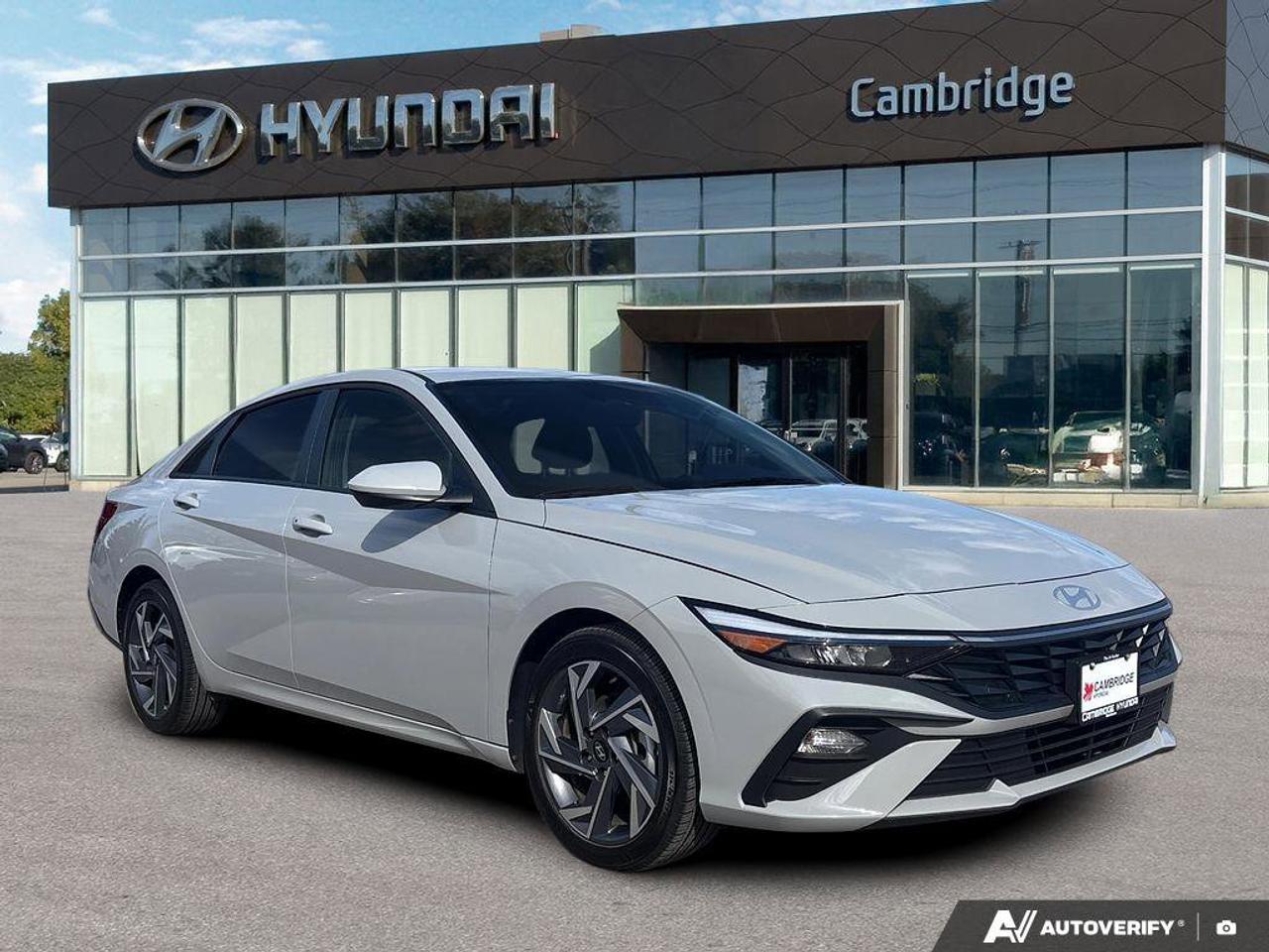 2025 Hyundai Elantra Preferred   NO ACCIDENTS   ONE OWNER   5.9L/100KM Photo