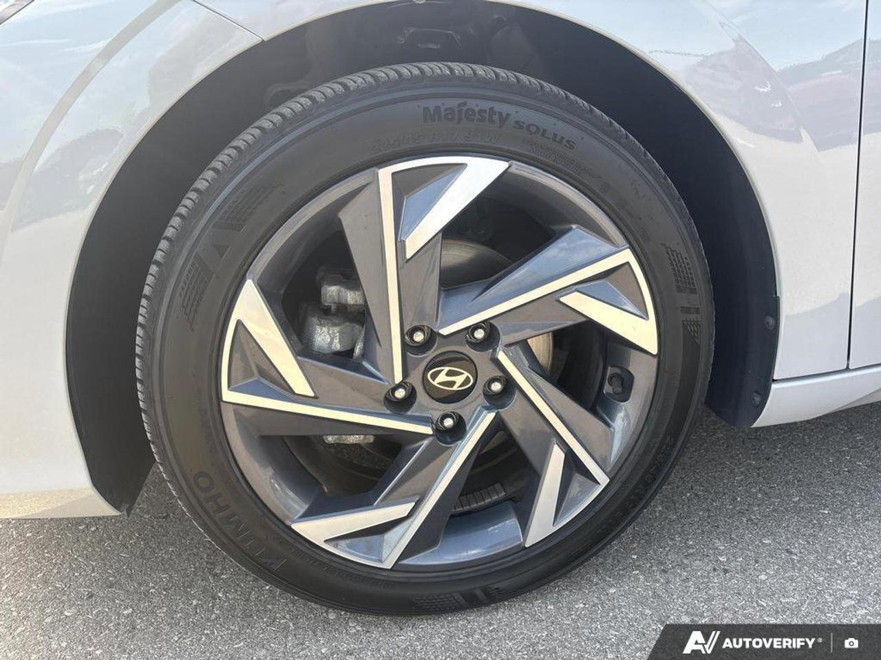 2025 Hyundai Elantra Preferred   NO ACCIDENTS   ONE OWNER   5.9L/100KM Photo