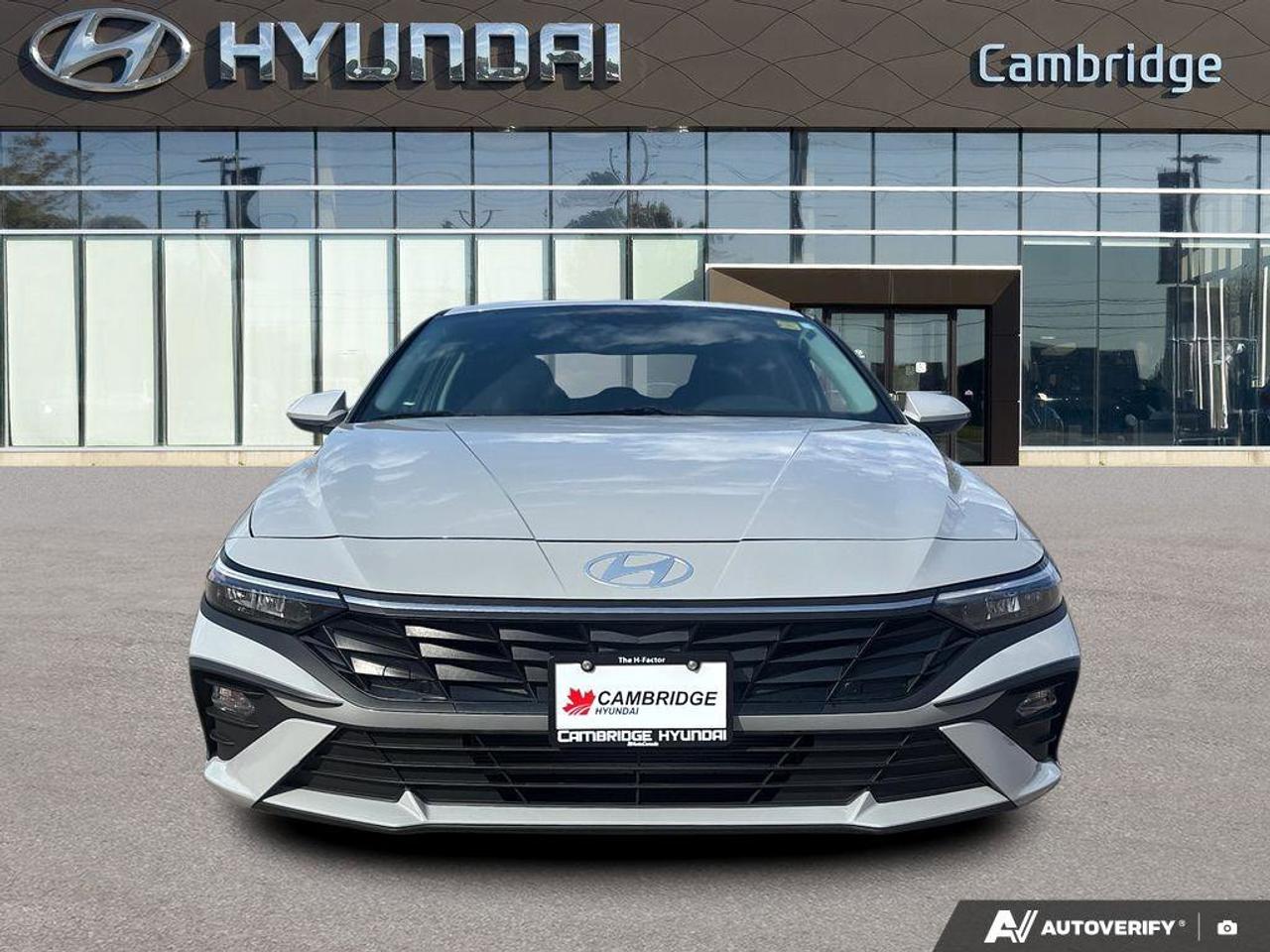 2025 Hyundai Elantra Preferred   NO ACCIDENTS   ONE OWNER   5.9L/100KM Photo