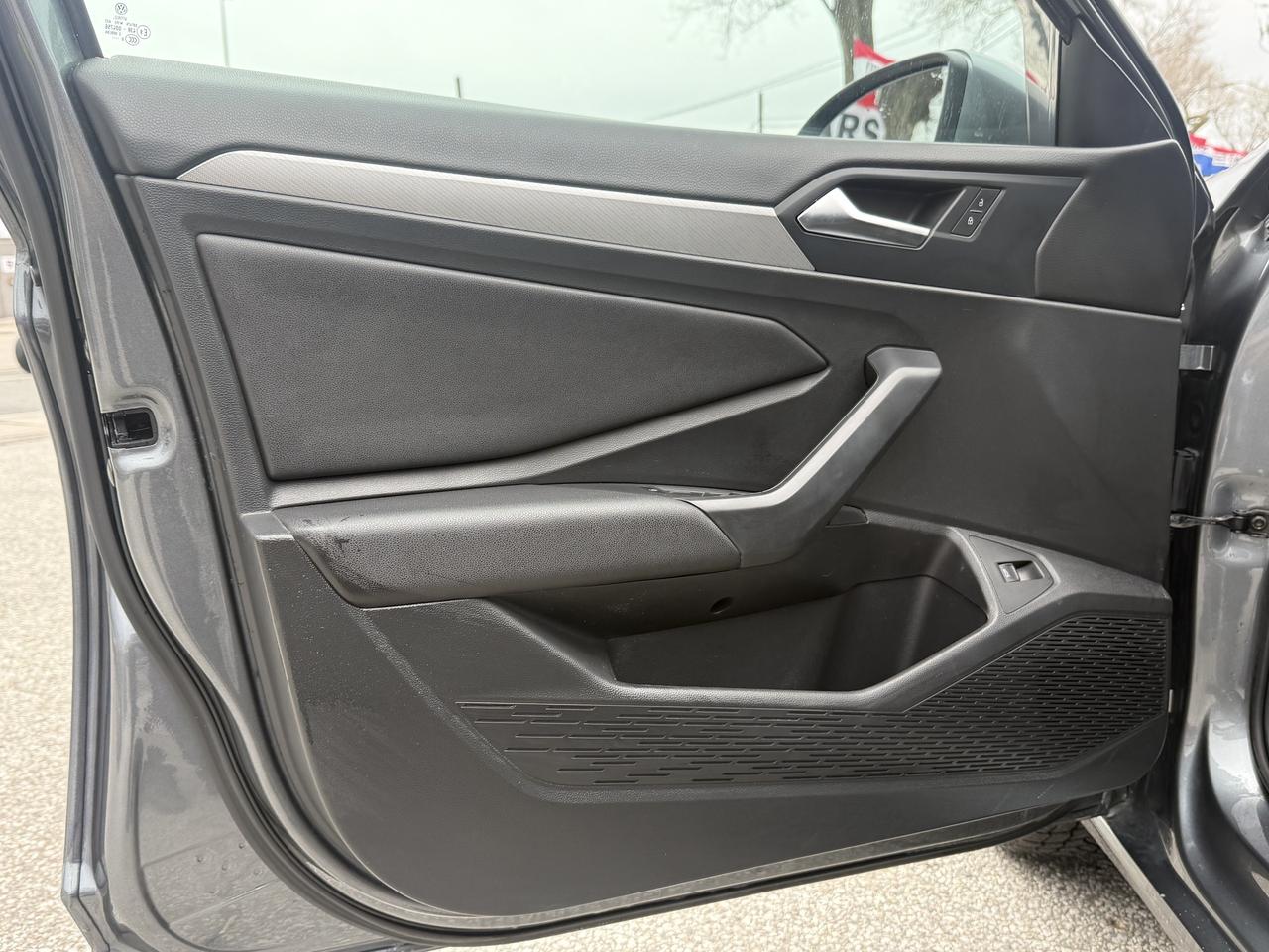 2019 Volkswagen Jetta Comfortline l 6 Speed Manual l 1.5L l 4Cyl l FWD l Photo