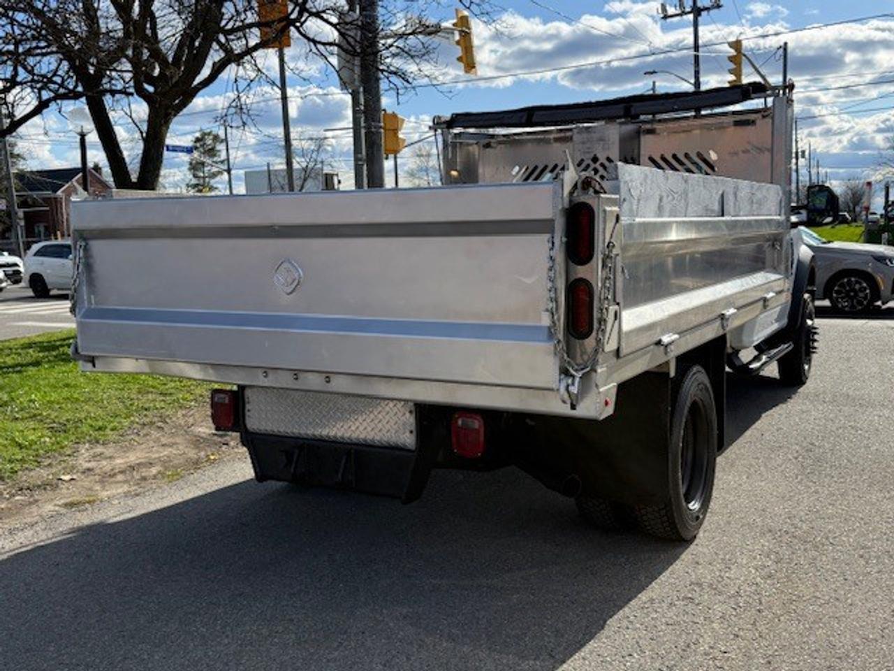 2022 Ford SUPER DUTY F-550 DRW Dump Truck w/Hydraulic Lift 6.7L Diesel Only50KM! Photo3