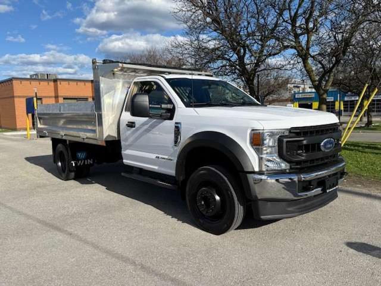 2022 Ford F-550 Super Duty Dump Truck w/Hydraulic Lift 6.7L Diesel Only50KM! Photo