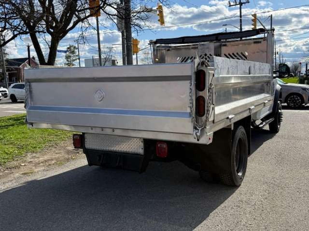 2022 Ford F-550 Super Duty Dump Truck w/Hydraulic Lift 6.7L Diesel Only50KM! Photo