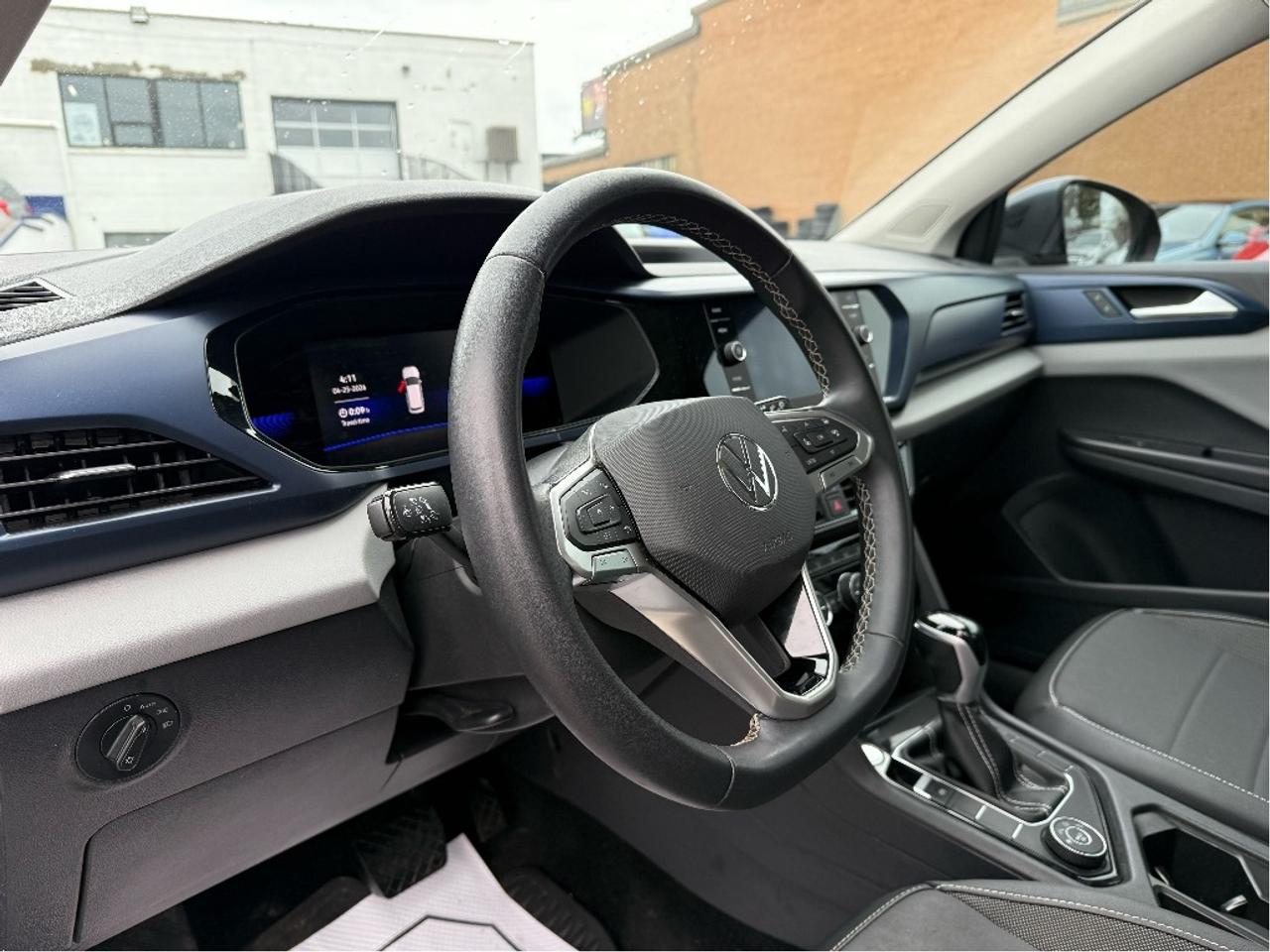 2023 Volkswagen Taos 4MOTION AWD Loaded CleanCarfax LowKM Certified Photo