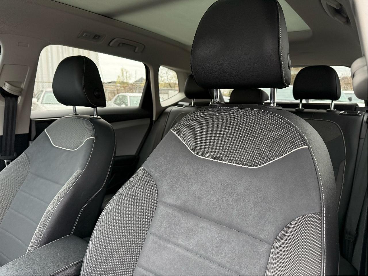 2023 Volkswagen Taos 4MOTION AWD Loaded CleanCarfax LowKM Certified Photo