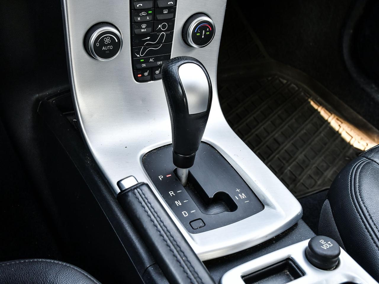 2013 Volvo C30 T5   HEATED SEATS   DUAL CLIMATE CONTROL   AS IS Photo