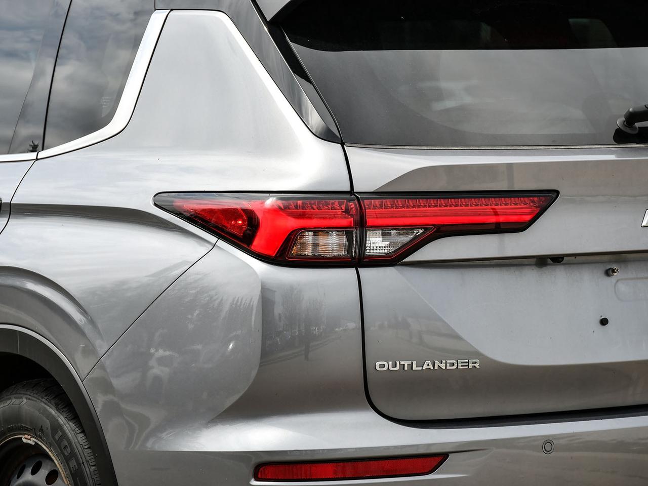 2022 Mitsubishi Outlander GT    4WD   CLEAN CARFAX   DEALER SERVICE Photo