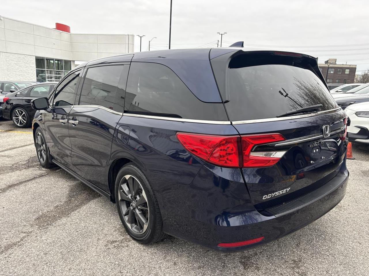 2022 Honda Odyssey Touring Photo3