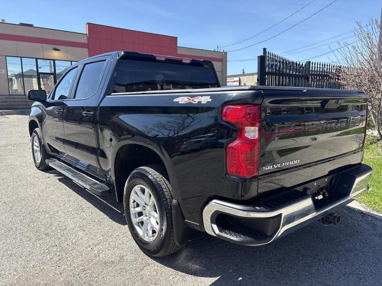 2022 Chevrolet Silverado 1500 LT Photo3