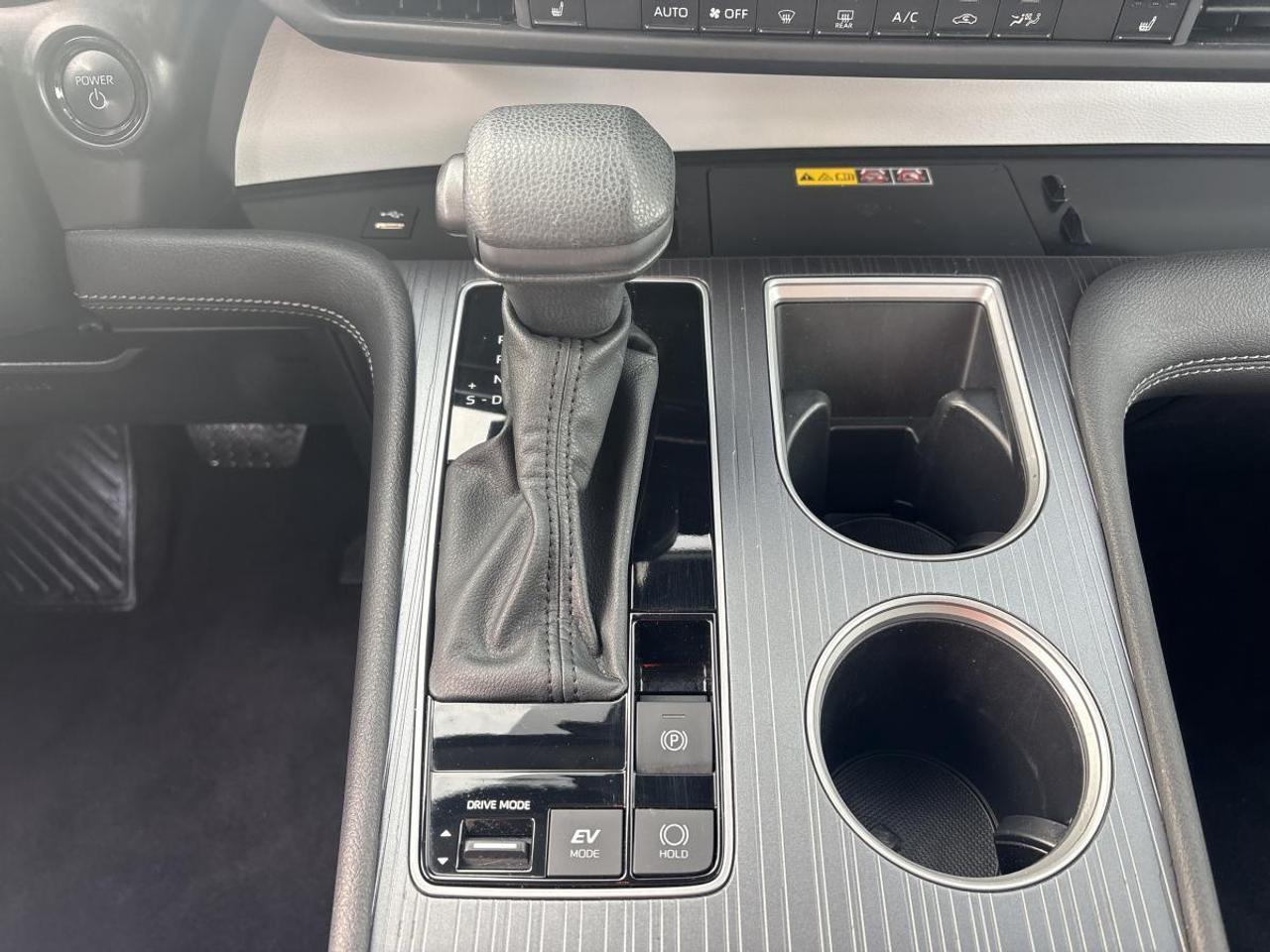 2025 Toyota Sienna LE Photo