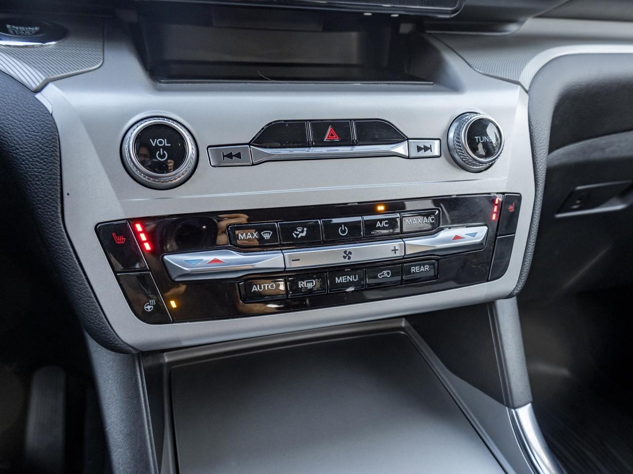 2022 Ford Explorer XLT 4WD, Nav, Camera, Leather, Sunroof Photo