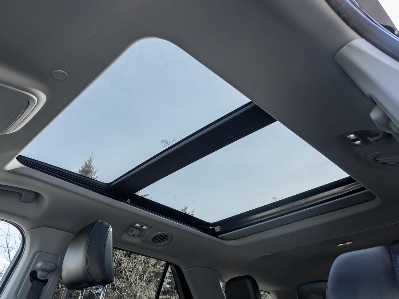 2022 Ford Explorer XLT 4WD, Nav, Camera, Leather, Sunroof Photo