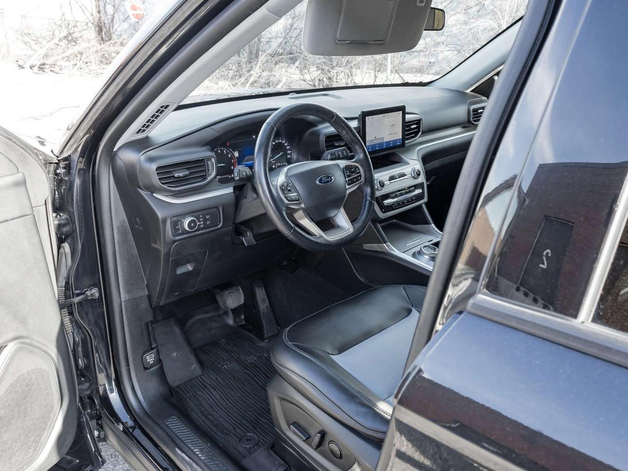 2022 Ford Explorer XLT 4WD -Leather-Pano-Nav-Adapt Cruise-Pwr Tail-Tow Pkg Photo