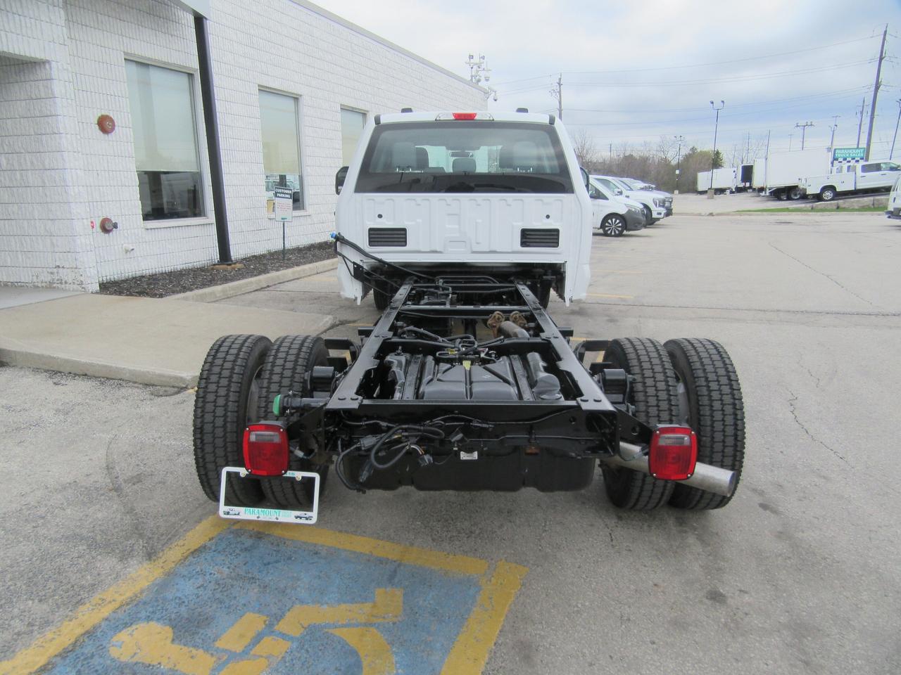 2024 Ford F-550 4X4 CREW CAB DIESEL CAB & CHASSIS Photo3