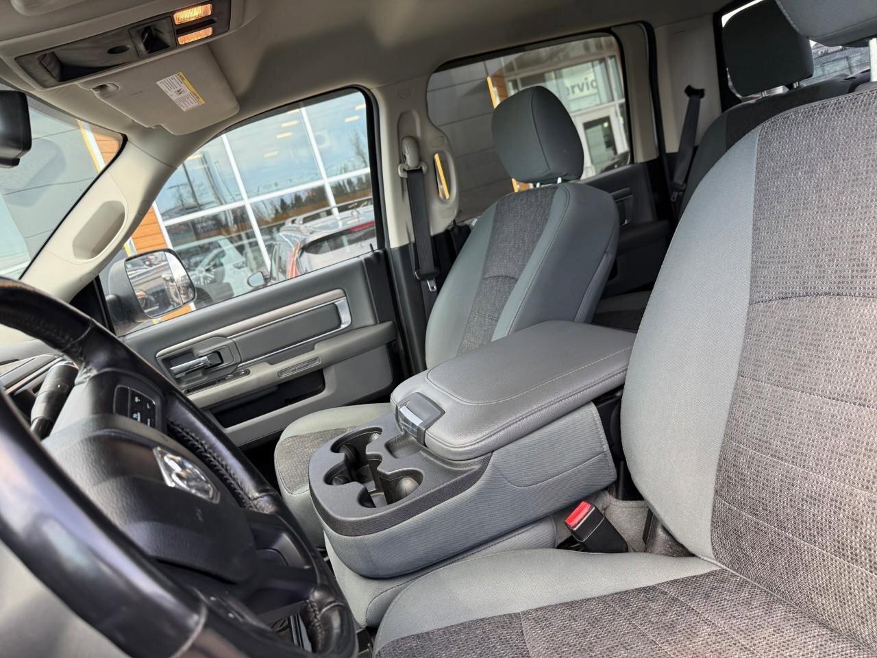 2016 RAM 2500 4WD Crew Cab 149  SLT Photo