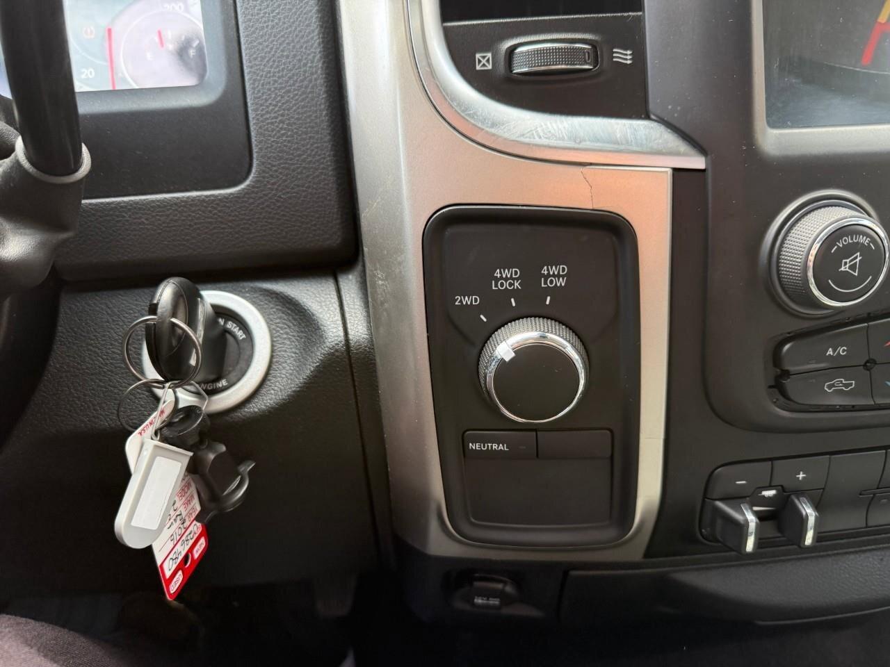 2016 RAM 2500 4WD Crew Cab 149  SLT Photo