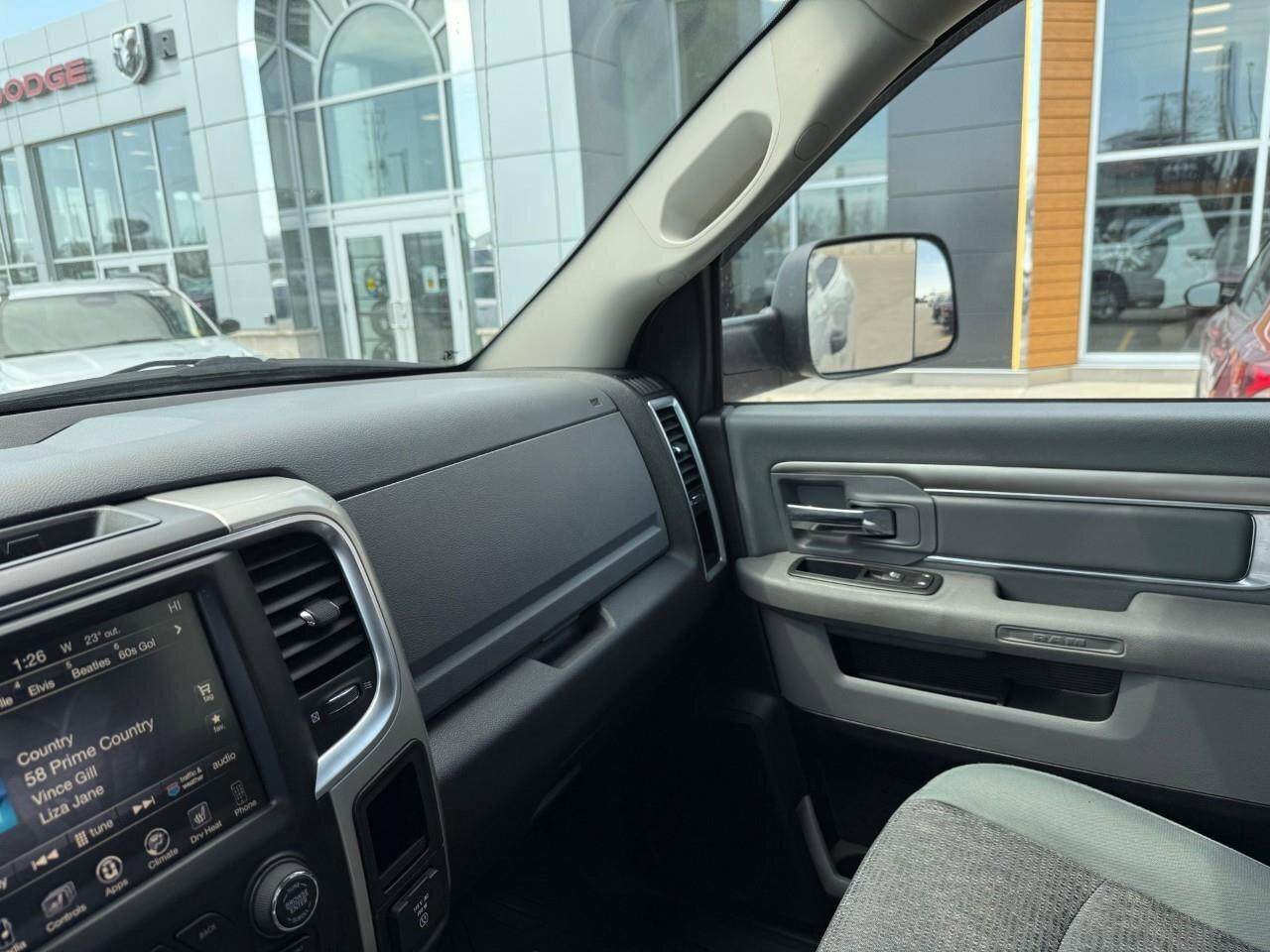 2016 RAM 2500 4WD Crew Cab 149  SLT Photo