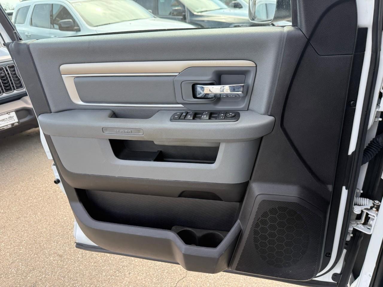 2016 RAM 2500 4WD Crew Cab 149  SLT Photo