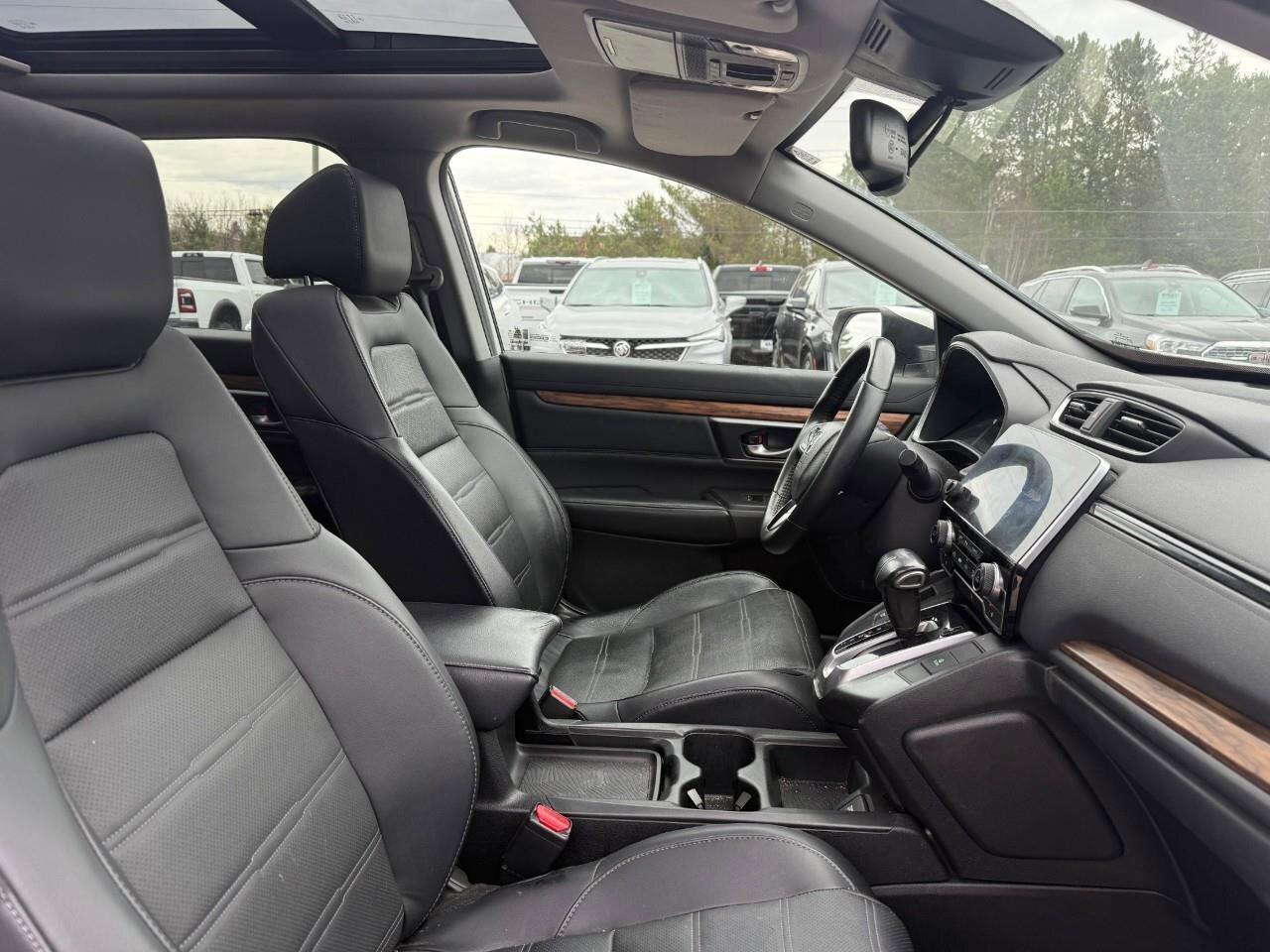 2017 Honda CR-V Touring ALL WEATHER MATS, MOONROOF,  WINTER WHEELS Photo